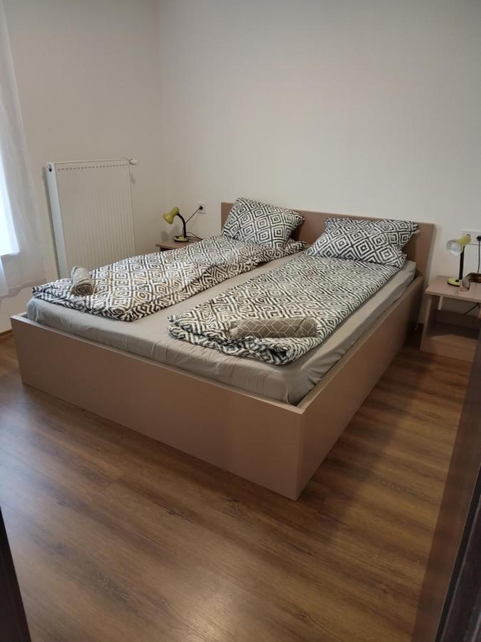Tiszaliget Apartman Es Szallo ソルノク エクステリア 写真