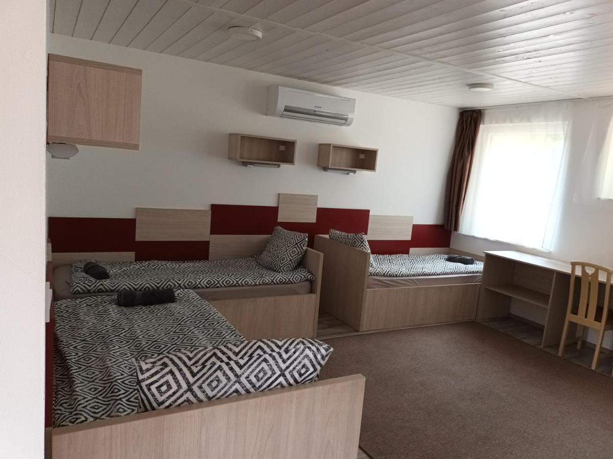 Tiszaliget Apartman Es Szallo ソルノク エクステリア 写真
