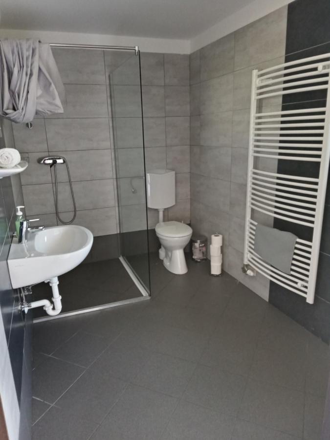 Tiszaliget Apartman Es Szallo ソルノク エクステリア 写真