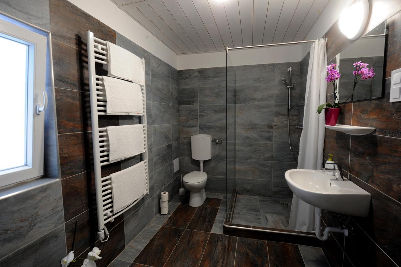 Tiszaliget Apartman Es Szallo ソルノク エクステリア 写真