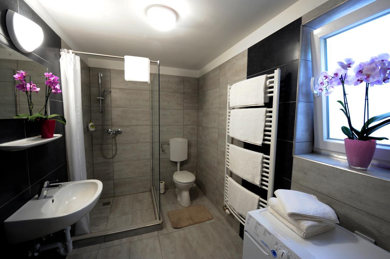 Tiszaliget Apartman Es Szallo ソルノク エクステリア 写真